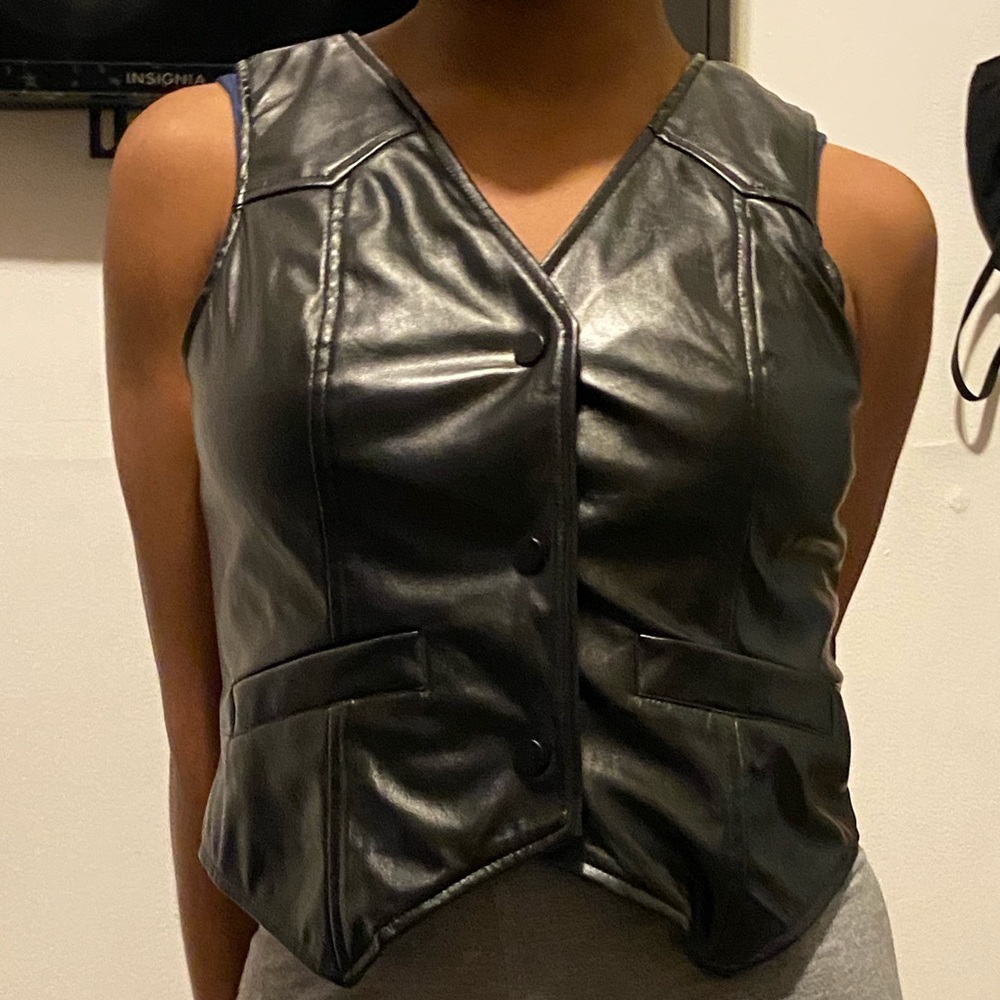 Adika leather Vest - Picture 2 of 8
